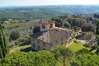 Image de Belle Historic Estate Avec Court & Piscine Tennis à quelques minutes de Florence
