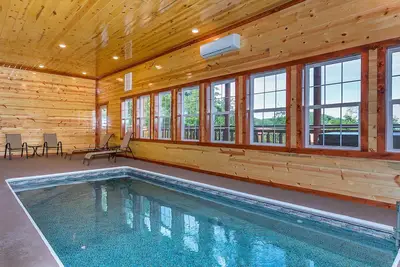 Image de Splash Manor: piscine intérieure, vues spectaculaires, cinéma maison, salle de jeux, piscine, à proximité des attractions