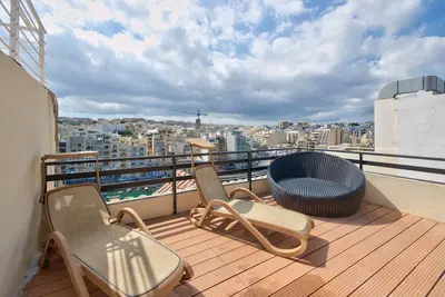 Fantastic Seafront Apartment with Sundeck Terrace