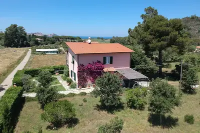 Image de Villa spacieuse, meublée avec soin, à proximité des principales plages du centre-est