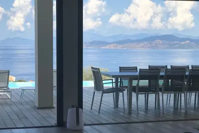 Image de Villa de 300m2, 5 Chambres, Piscine chauffée, Vue mer, classée 5*