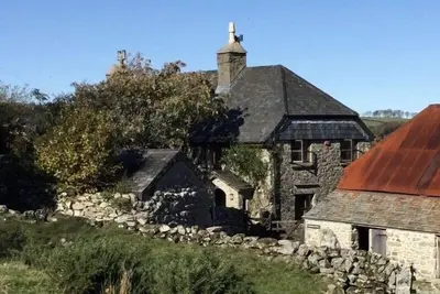Image de Ferme isolée - haut sur Dartmoor, avec la pêche à la mouche sur la rivière Dart