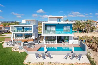 Image de Plage De Front, 5 * Luxe, Piscine Chauffee, Baignoire, Promenade Aux Restaurants \/ Bars, Jeux