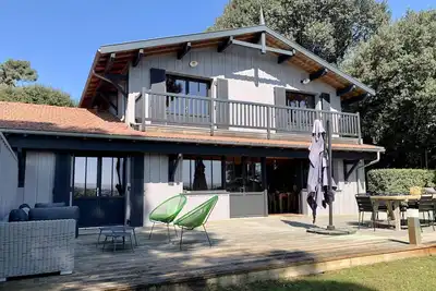 Image de La plage est en face! Grande maison haut standing, beau Jardin terrasse