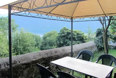 Image de Villa à Pettenasco, Lac d'Orta, vues superbes du lac, jardin privé, 8 personnes