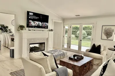 Image de 4\/3 Classic California Vibe-A Chic Plage de Zuma Home-Clean \/ Spacious