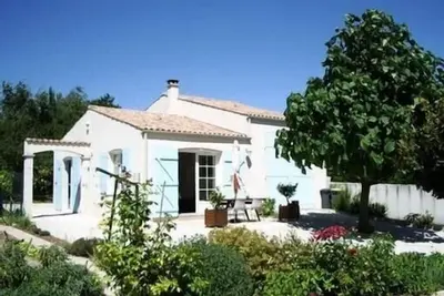 Image de Maison indépendante très calme jardin dans propriété à Meschers en centre ville