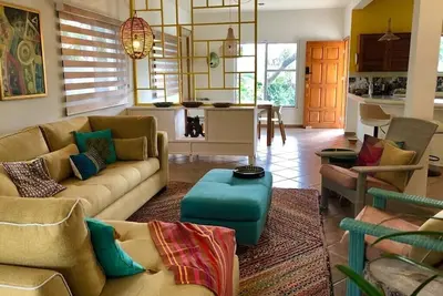 Image de Maison privée en ville / 3 chambres, piscine sur le toit et terrasse