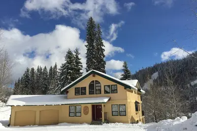 Image de Sleepy Hollows Chalet Down (chez Sun Peaks Resort)