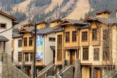 Image de Nouvelle maison de ville à SunPeaks Village Walk
