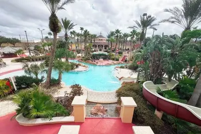 Image de Orlando Disney Resort avec spa complet, rivière paresseuse, toboggan aquatique et plus encore!