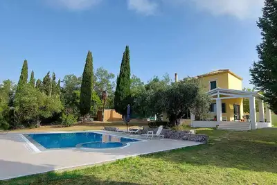 Image de Villa Mayroula - Emplacement paisible, grande piscine, pataugeoire, WiFi