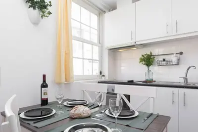 Image de Appartement ensoleillé et confortable à Batalha par Host Wise