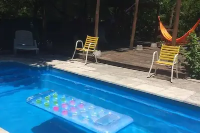 Image de Cinquième maison avec parc et piscine