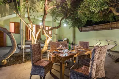 Image de Putzu Idu à 10 mètres de la plage avec 4 chambres et jardin pour 10 personnes. Wifi