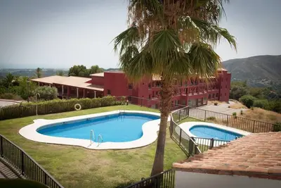 Image de Beau duplex de 3 chambres - 2 bains à remous privés - peut accueillir jusqu'à 8 personnes