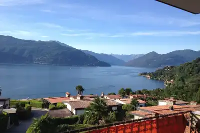 Image de Appartement de haute qualité avec balcon vue lac panoramique, piscine, plage privée, court de tennis