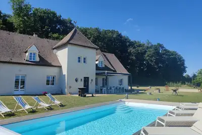 Image de Villa bourguignonne tout confort pour 12 à 20 personnes - piscine ext. chauffée