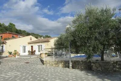 Image de Villa plein pied avec piscine