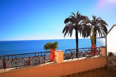 Image de Riviera Beach Terrace: A\/C, balcon + splendide grande terrasse face Ă la plage