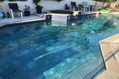 Image de La Jolla House with a Pool, yard and views.