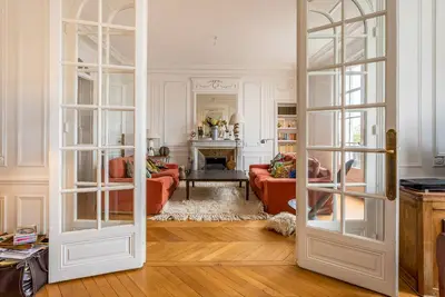 Image de Appartement familial de style français traditionnel près de la Tour Eiffel