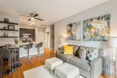 Image de Moderne 1 Br tranquille au centre de Seattle, piscine, salle de gym, parking Gratuit