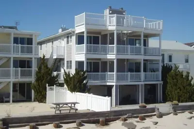 Image de Oceanfront, sur la plage, des vues incroyables! , Immense pont de plage, 4 Br / 4 Ba