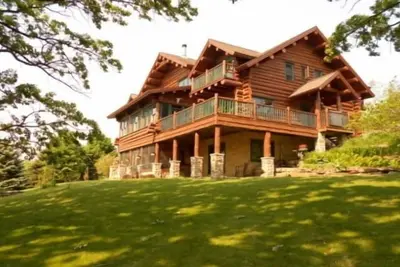 Image de Luxe rustique attend dans ce bel journal complet Lodge Sur 44 hectares privés