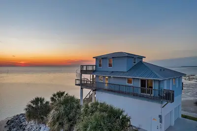 Image de Unique Waterfront House sur le golfe du Mexique, moins de 1 heure au nord de Tampa