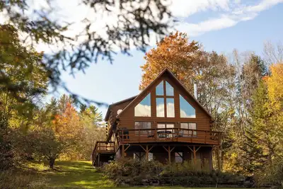 Image de The Lake's End - Belle cabane en bord de lac dans les montagnes blanches