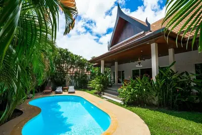 Image de Romanee - Villa Confortable 2br avec Piscine