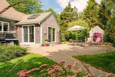 Image de Magnifiquement décoré 3br Cape Style - Moins de 0, 5 miles de la plage de Skaket!