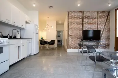 Image de Designer Art Loft À PROXIMITÉ Du Trimestre FRANÇAIS Et Des Francais - Un Emplacement Impressionnant!
