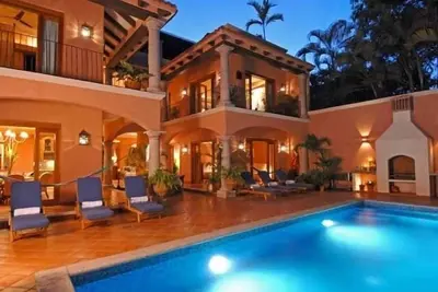 Image de Villa de luxe à quelques pas de la plage! - 99 $ \/ chambre par nuit, personnel spécial inclus, dernière minute