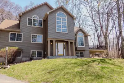 Image de Grande évasion de campagne privée, nichée sur 3 acres privés, étang, privé.