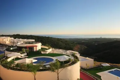 Image de Vacances Peaceful Mountain Top Marbella Penthouse avec vue panoramique