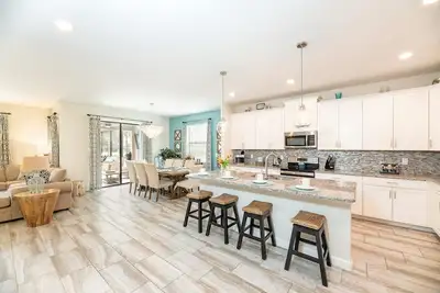 Image de ☀️🌴Solterra Beach Villa - cour sud ensoleillée avec barbecue