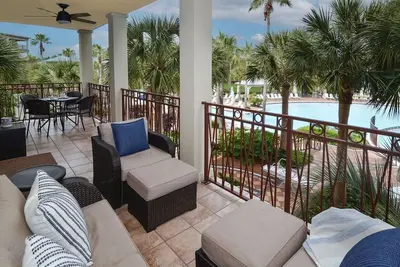 Image de Nouvelle location, cuisine du chef, vue imprenable sur la piscine. . . Élégance pure