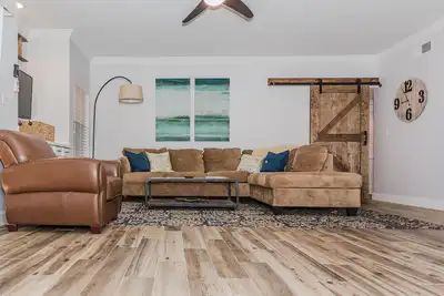 Design intérieur luxueux côtier | Championnat de tennis | 8 personnes