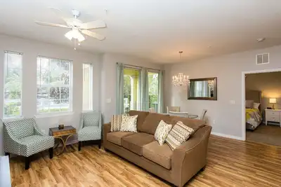 Image de Nouvellement rénové, moderne Two Bedroom Condo minutes de Disney