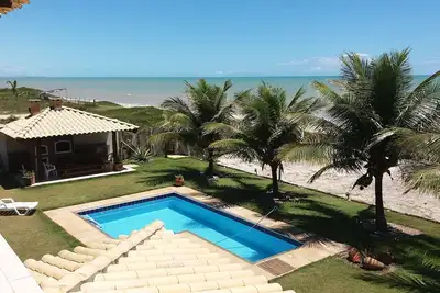 Image de Grande maison de 6 chambres avec piscine face à la plage!