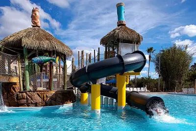 Image de 2 Cac ~ Grands Tarifs ~ 8 Milles À Disney ~ Parc Aquatique ~ VÉLOS ~ Lac ~ Piscines ~ Salle À Manger Et Plus