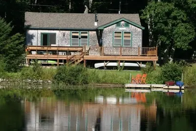 Image de Saint George Lake, Charme Waterfront Cottage