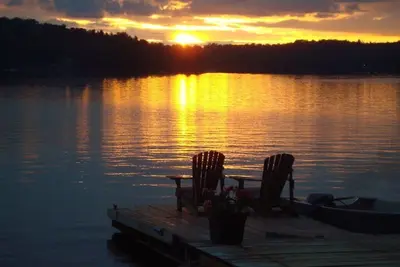 Image de Rustique, romantique, confortable, confortable, cabine Adirondack! Meilleurs couchers de soleil!