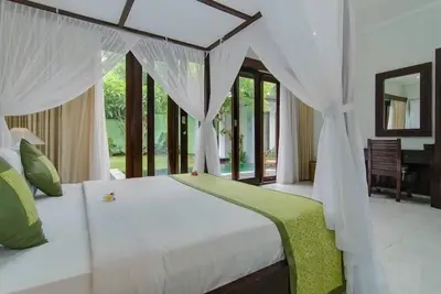 Image de 8 chambres, 3 villas privées 3 piscines, à pied des magasins, restaurants, plage