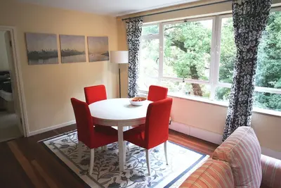 Image de Bel appartement privé de 2 chambres