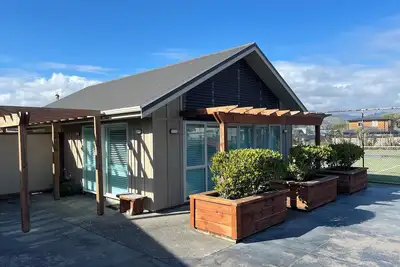 Image de The Tennis Pavilion @ Longshore: spa + piscine + plage