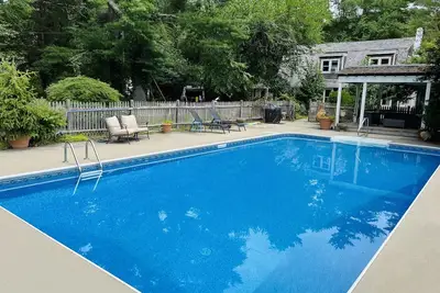 Image de Riverfront privé avec piscine / bain à remous / cabines. Sanctuaire pour les réunions de famille / amis