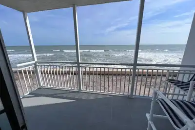 Image de Condo Oceanfront! 2 lit King, 2 salles de bain, cuisine complète, piscine